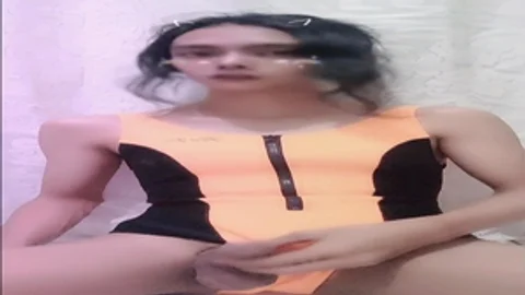 oriental shelady Masturbation previous to Swimming