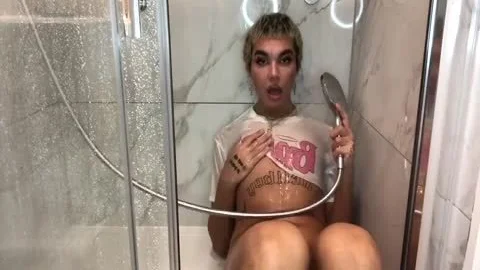 thick hips, shaggy cock Femboy Showers