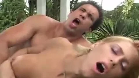 Outdoor Sex With A Pratty Blond shelady