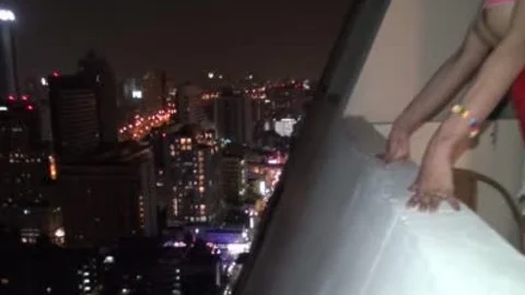 Seeking Love In The large city