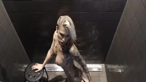 Danni Shower Show