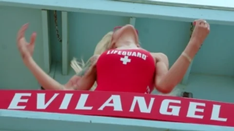 Kurdupel: Hot Shemales Take It Deep