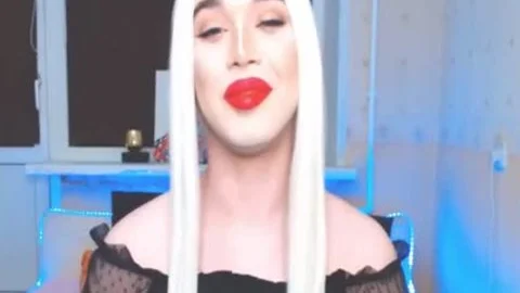 Wonder tranny petite tits giant knob