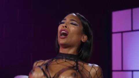 TransAngels: Natassia's Big Booty Show
